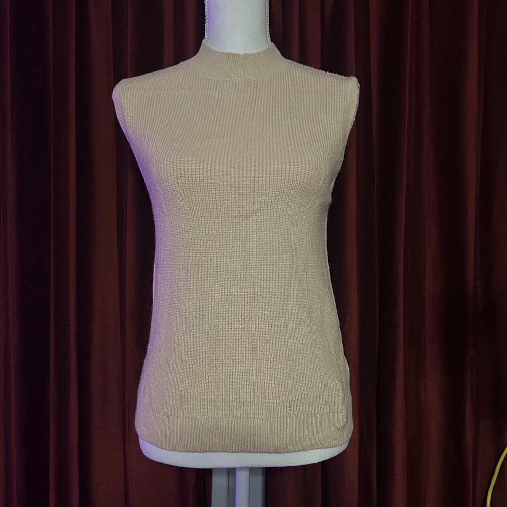 Sleeveless Beige Knit Top